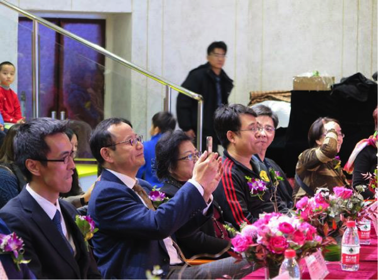 音乐之声暖寒冬 申博太阳城·(中国)乐器捐赠爱心行动走进中国儿童中心艺术宫