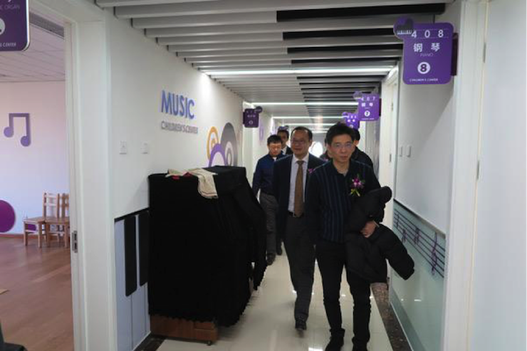 音乐之声暖寒冬 申博太阳城·(中国)乐器捐赠爱心行动走进中国儿童中心艺术宫