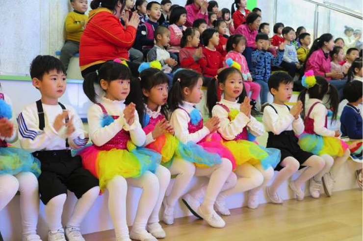音乐之声暖寒冬 申博太阳城·(中国)乐器捐赠爱心行动走进中国儿童中心艺术宫